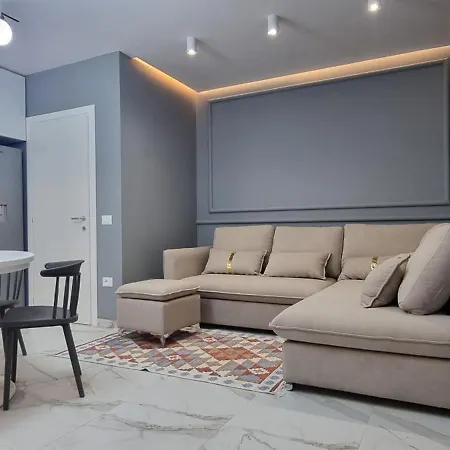 Center Dots Apartment *